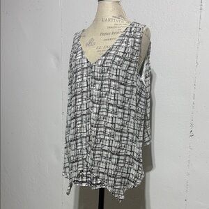 White House Black Market Black and White Patterned Blouse